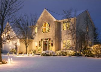 ¿Cómo colgar las luces de Navidad en tu hogar?