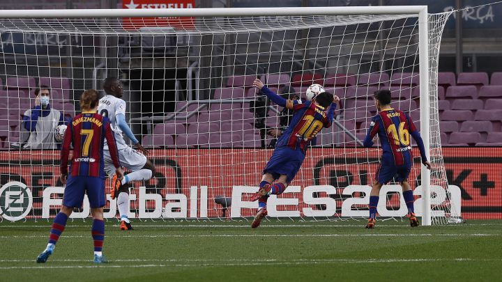 Lionel Messi equals Pele's one-club goals haul