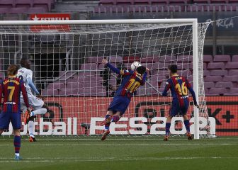 Lionel Messi equals Pele's one-club goals haul