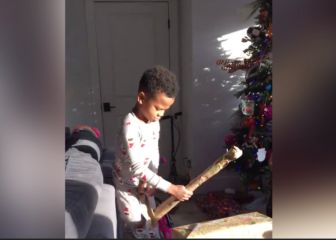 La reacción viral de este chico al ver su regalo de navidad
