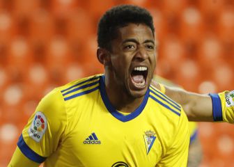 Choco Lozano rompió su sequía en Cádiz con golazo de chilena