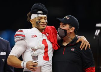 Coach de Ohio State espera que Fields esté en la final de CFP