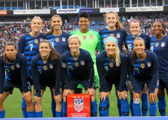 Seleccionadas de USWNT protestan previo al juego ante Colombia