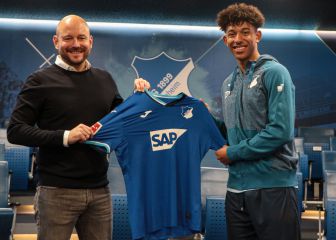 Hansi Flick buscó retener a Chris Richards en el Bayern