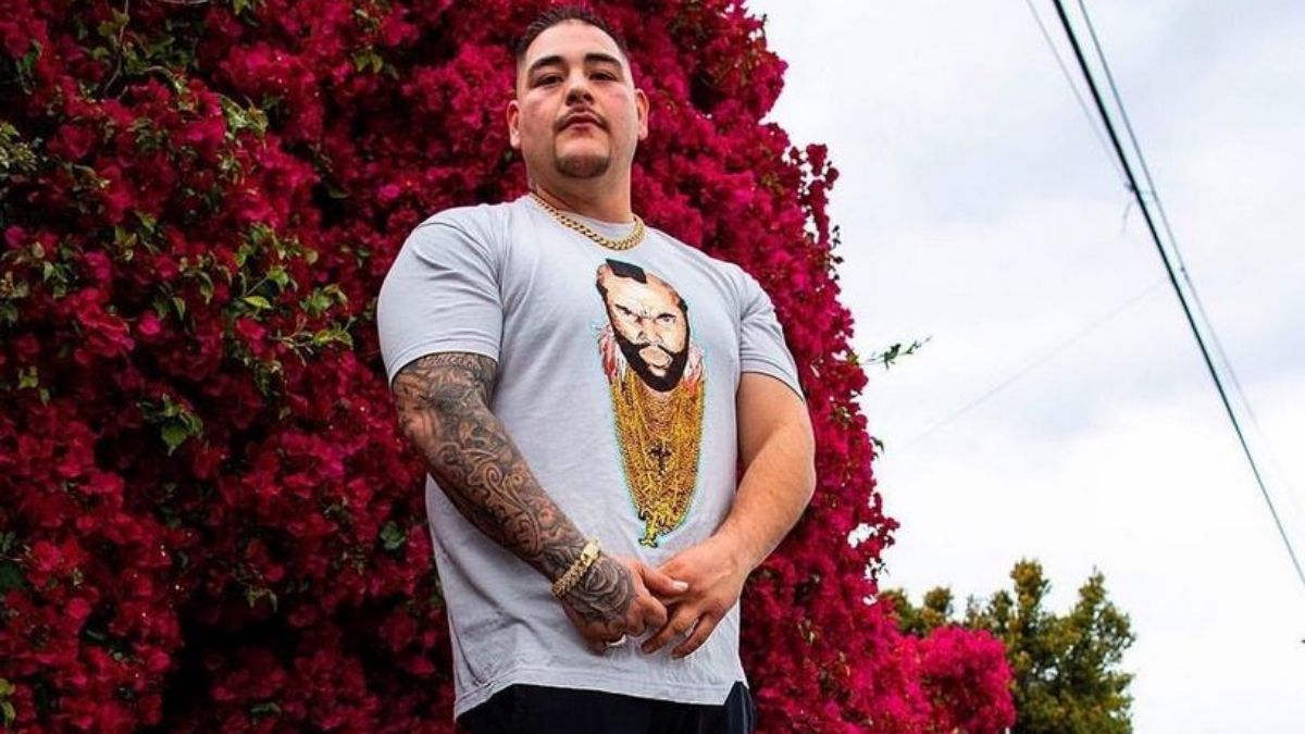 Andy Ruiz demonstrates his routine and his musculature