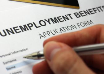 Cayeron solicitudes de beneficios por desempleo