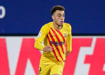 Sergiño Dest fue titular en la goleada del Barcelona