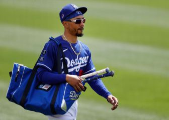 Aficionado de Dodgers se burla de los Red Sox en Fenway