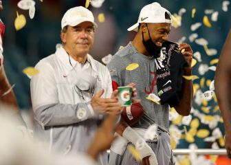 Nick Saban sale en defensa de DeVonta Smith