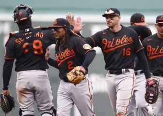 Orioles blanquean a Red Sox para abrir la campaña