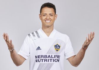 Chicharito invita a la comunidad angelina a vacunarse