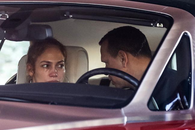 Filtran fotos de Jennifer Lopez llorando tras discusión con Alex Rodríguez