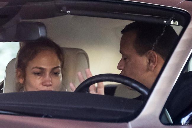 Filtran fotos de Jennifer Lopez llorando tras discusión con Alex Rodríguez