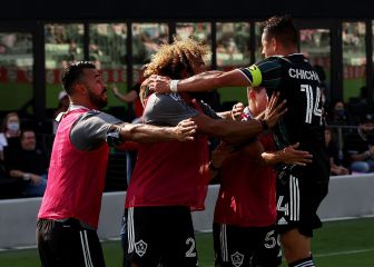 Chicharito Hernández marca su primer triplete en la MLS
