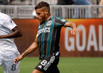 Jonathan dos Santos no terminó el partido por molestias
