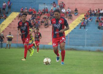 Técnico salvadoreño insulta a 'Guillit' Peña: 