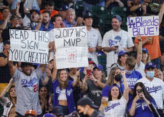 Astros, abucheados en casa por seguidores de los Dodgers