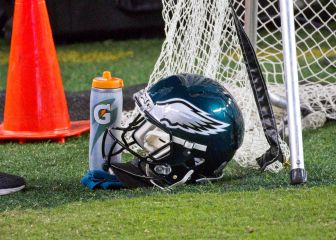 Catherine Raiche firma pacto histórico con los Eagles