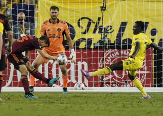 Cubo Torres hizo un ‘Luis Suárez’ tras tapar un gol con la mano