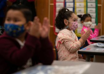 Coronavirus USA: AAP recomienda uso de mascarilla en escuelas