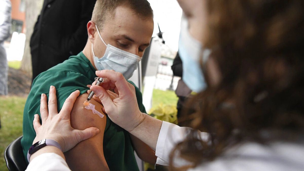 Departamento de Veteranos hace obligatoria la vacunación para empleados -  AS USA