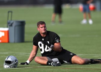Jugadores y coaches de los Raiders han apoyado a Carl Nassib
