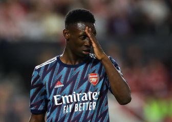 Folarin Balogun cae ante Brentford en su debut con Arsenal