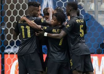 Brian y Joveljic se disfrazan de Vela y Chicharito