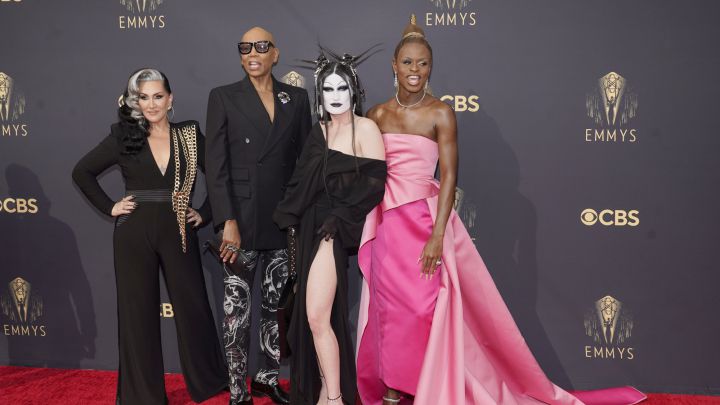 La alfombra roja de los premios Emmy 2021 en imágenes: famosos peor vestidos este año