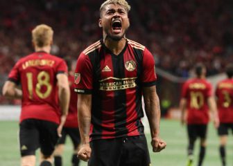 Robert Lewandowski felicita a Josef Martínez por sus 100 goles