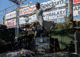Develan la estatua de Landon Donovan en LA Galaxy