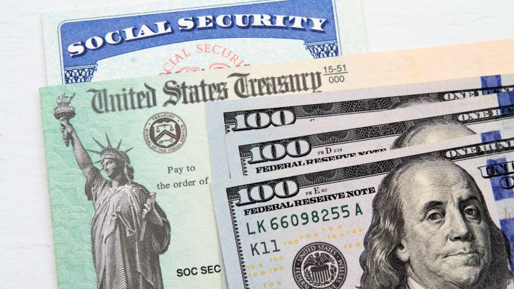 Millones de estadounidenses esperan la llegada de un cuarto cheque de estímulo. De ser aprobado, ¿podrán cobrarlo los beneficiarios del Seguro Social?