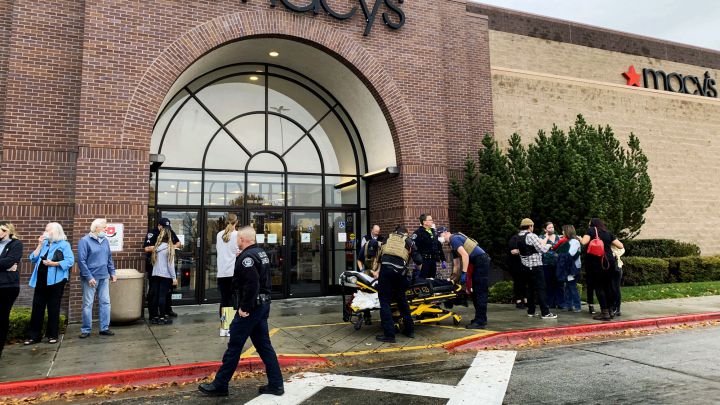Dos personas murieron y al menos otras cuatro resultaron heridas luego de un tiroteo en un centro comercial en Boise, Idaho. Aquí todos los detalles.