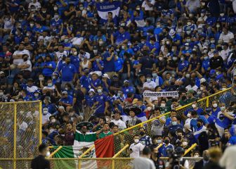 FIFA multa a El Salvador por incidentes ante México