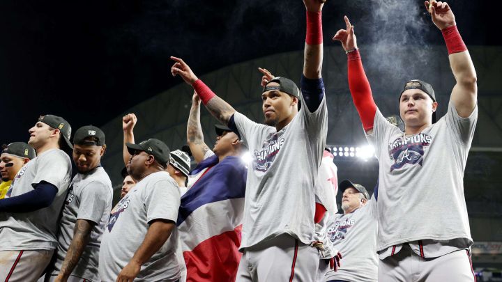 Equipo de los Braves celebra título de la Serie Mundial
