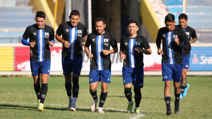 Marvin Monterroza lidera trote en grupo de la Selección de El Salvador en preparativos de Eliminatoria CONCACAF.