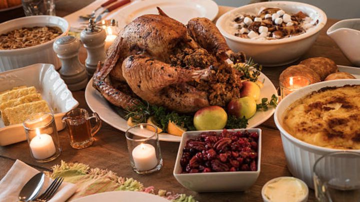 ¿Cómo cocinar recetas de pavo para Thanksgiving? Tiempo, temperatura en el horno y temporada