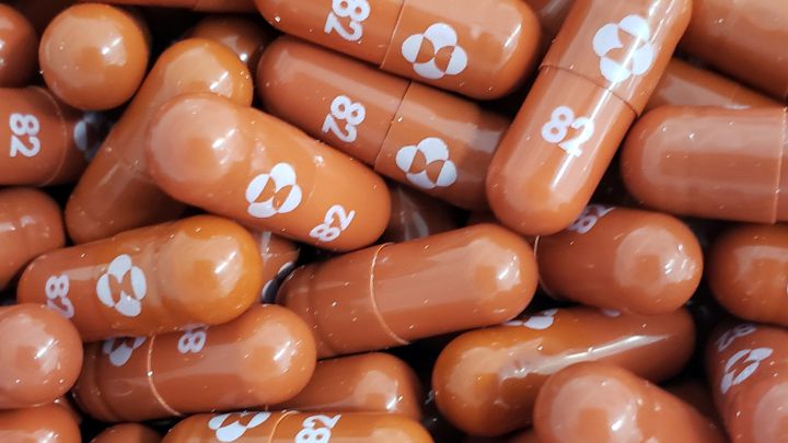 Un panel de asesores de salud de la FDA ha respaldado la autorización de la píldora para tratar el COVID-19 desarrollada por Merck. Aquí todos los detalles.