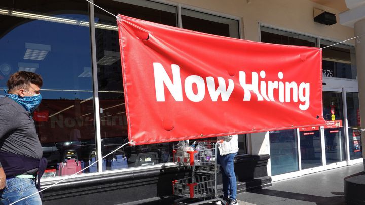 El Departamento del Trabajo informó que en noviembre se reportaron 210,000 empleos nuevos en Estados Unidos, cifra por debajo de lo esperado para ese mes.