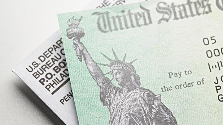 El IRS continúa enviando el tercer cheque de estímulo y pagos plus-up, pero ¿qué hay del cuarto cheque? ¿Podría llegar un nuevo pago en diciembre?