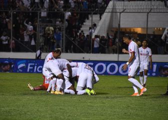 Olimpia con un pie en la final y sus rivales sin decisión