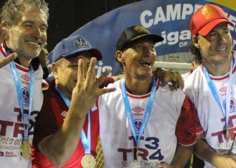 Juan Pablo Sorín celebró un título más de Troglio y Olimpia