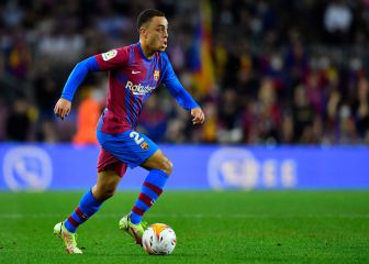 Sergiño Dest se niega a salir del Barcelona