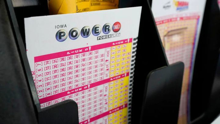 Powerball es una de las loterías más populares en USA. Aquí cuánto se puede ganar si tienes un número del Powerball y cuál es el premio si lo aciertas.