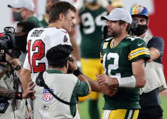 Rodgers se queda muy corto de Brady en Playoffs
