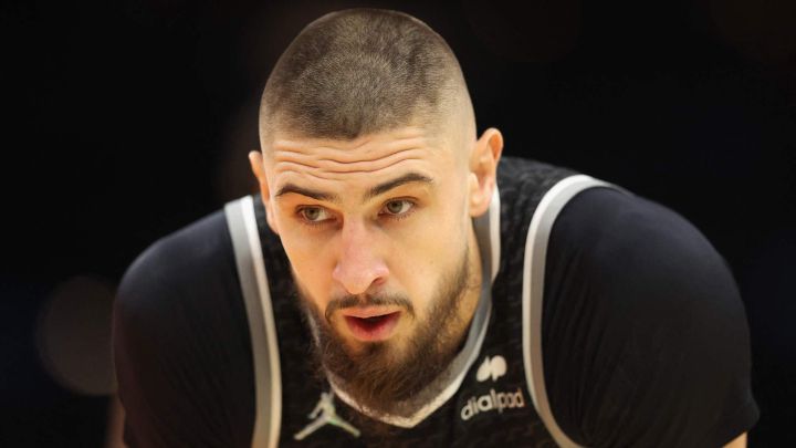 Alex Len y Svy Mykhailiuk, jugadores ucranianos de NBA, condenan invasión rusa