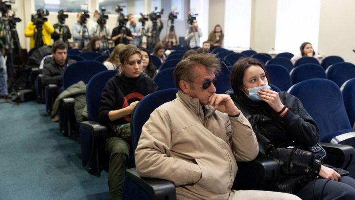 Sean Penn viaja a Ucrania en medio del conflicto con Rusia para filmar documental