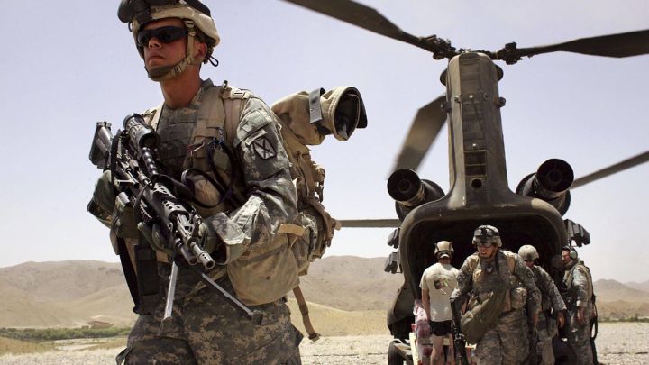 ¿Cuántos soldados, aviones de guerra y tanques tiene USA y cuál es su armamento?