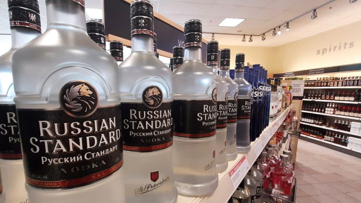 Vodka ruso es retirado de tiendas de Estados Unidos y Canadá