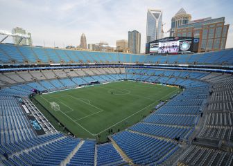 La primera alineación de Charlotte como local